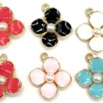 DIJE ZINC FLOR 4 PETALOS PERLA